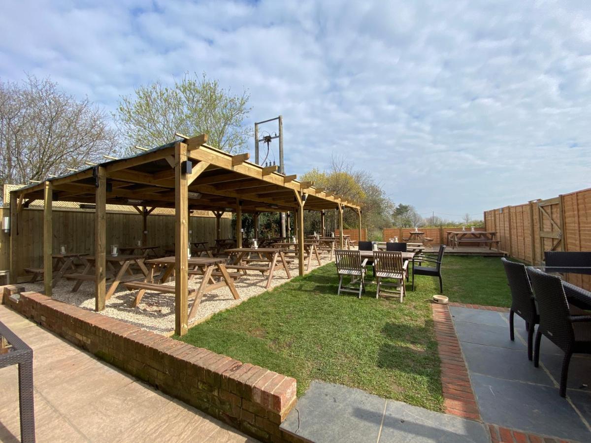 The Six Bells Hotel Beenham Exterior photo