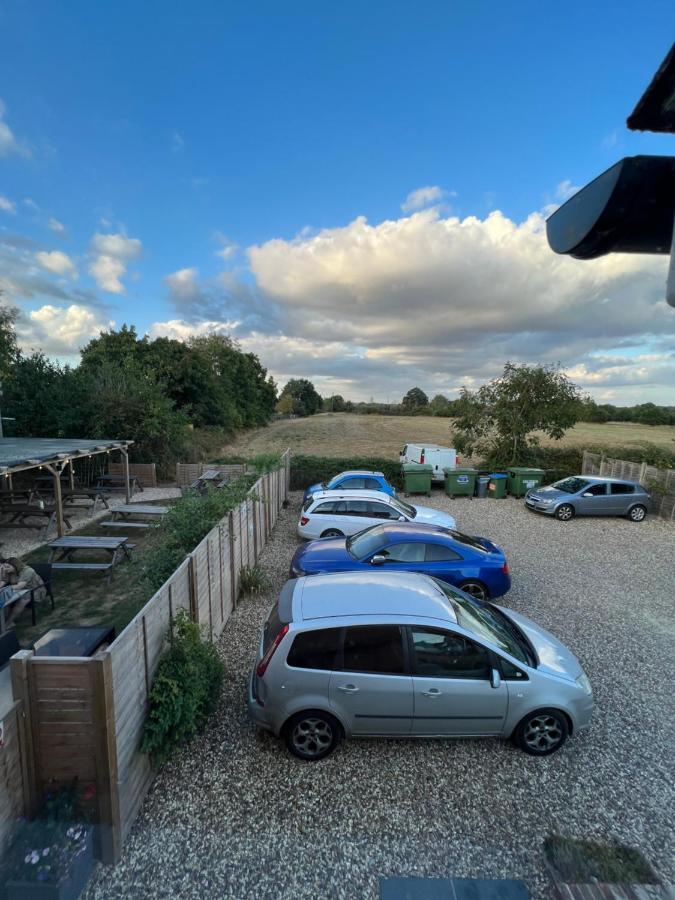 The Six Bells Hotel Beenham Exterior photo